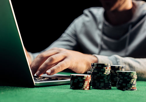 What are wagering requirements at online casinos?